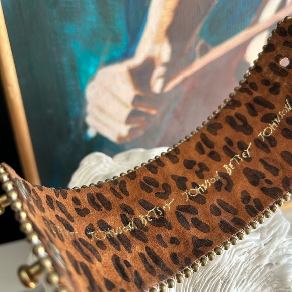 Betsey Johnson Gold and White Bracelet - Picture 5 of 15